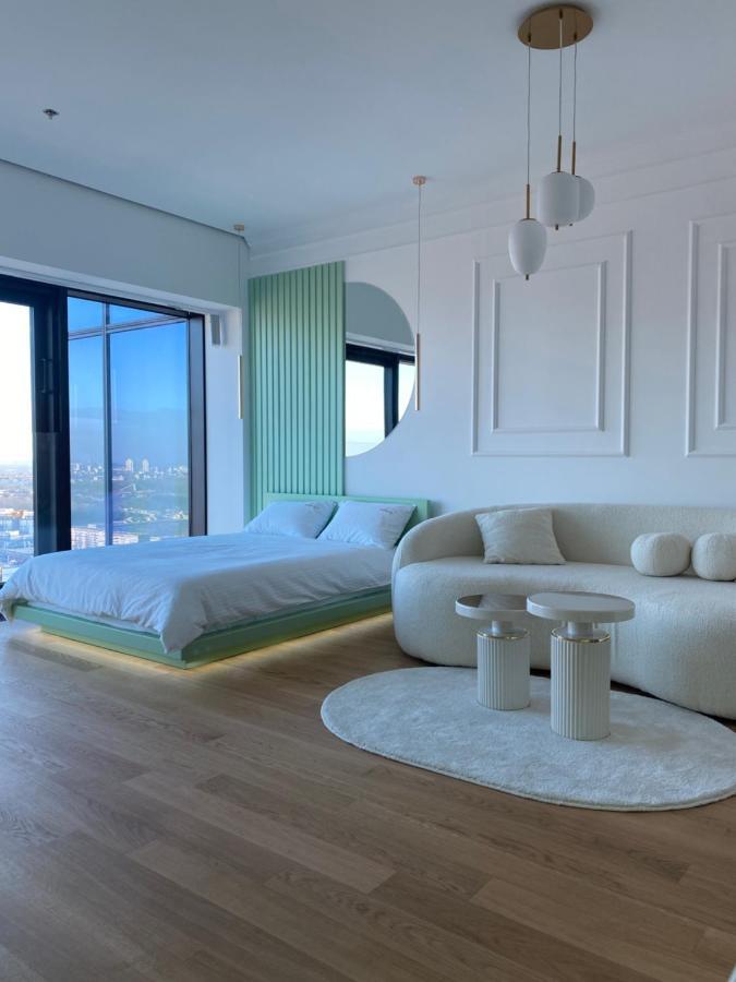Sky West 65 Tower Apartment *